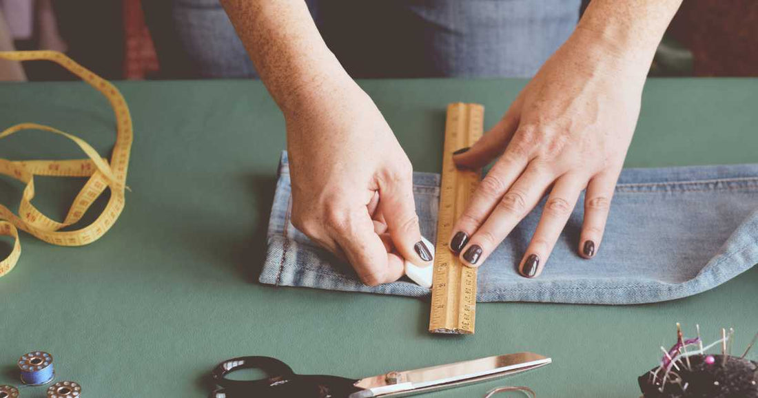Apprendre à faire un bord de pantalon : une compétence qui vous fera économiser