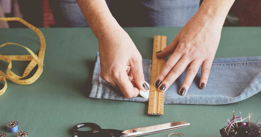 Apprendre à faire un bord de pantalon : une compétence qui vous fera économiser